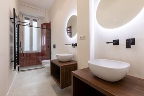 Dusche, Haartrockner, Bidet