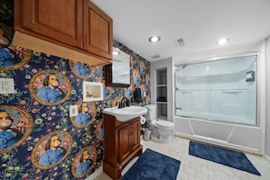 Shower, hair dryer - Big Pool, Hot Tub & Gym at Spacious 5 Bedroom Home (Overland Park)