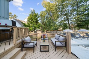 Terrace/patio - Big Pool, Hot Tub & Gym at Spacious 5 Bedroom Home (Overland Park)