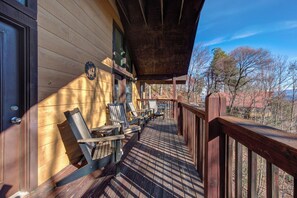 Property grounds - *Lovely 2BD w/ Pool Access | Mtn VIEWS + Hot Tub* (Gatlinburg)