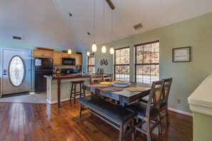 Dining - *Lovely 2BD w/ Pool Access | Mtn VIEWS + Hot Tub* (Gatlinburg)