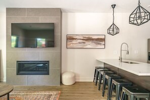 Interior - Spacious Vic. Village Townhome (Columbus)