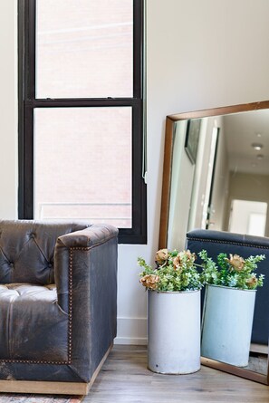 Interior - Spacious Vic. Village Townhome (Columbus)