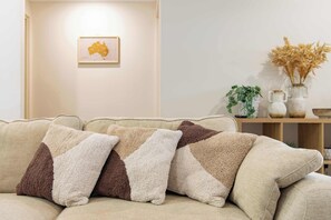 TV - Tropical Resort Apartment (Cannonvale)