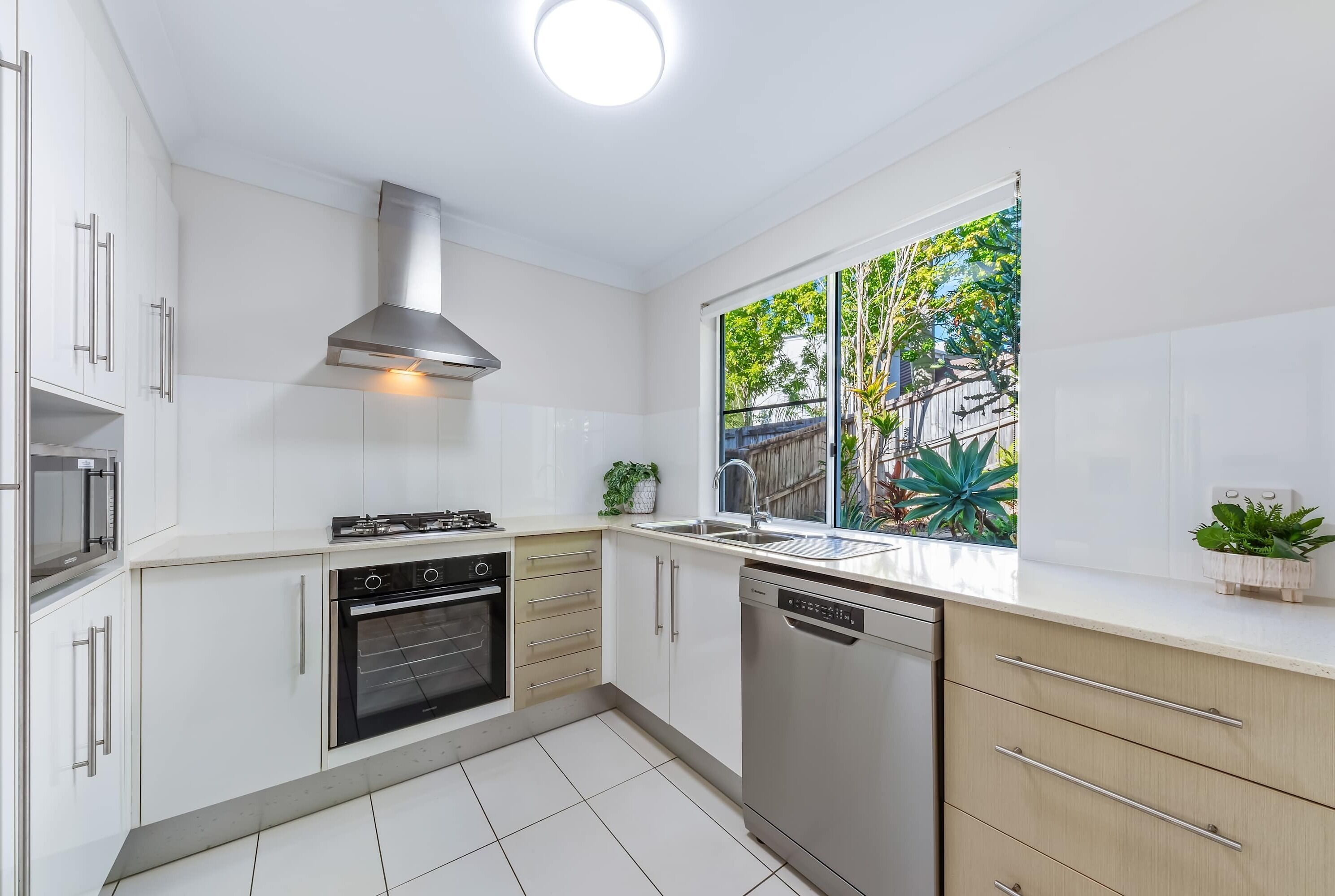 Frigorífic, microones, forn i placa de cuina 