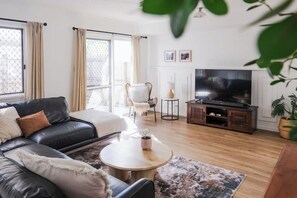 Living area - Whitsunday Wanderluxe (Cannonvale)