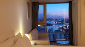 WiFi, bed sheets, wheelchair access