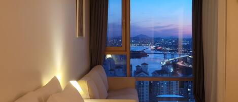 WiFi, bed sheets, wheelchair access