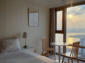 WiFi, bed sheets, wheelchair access