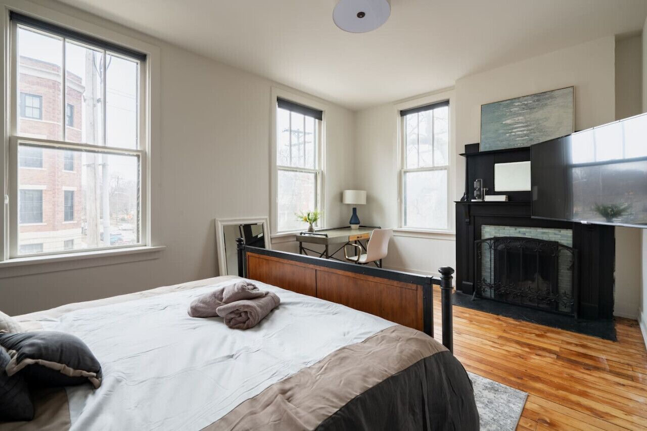 2 bedrooms, desk, iron/ironing board, WiFi