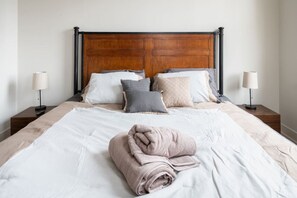 2 Schlafzimmer, Schreibtisch, Bügeleisen/Bügelbrett, WLAN