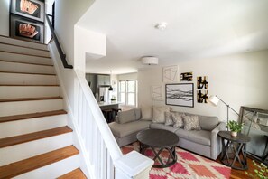 TV - Spacious Cottage in the Heart of Italian Village (Columbus)