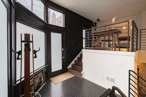 Interior - The Urban Treehouse - Short North (Columbus)