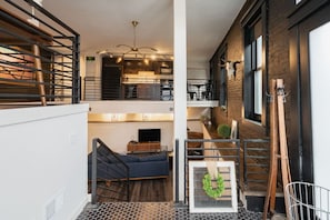 TV - The Urban Treehouse - Short North (Columbus)