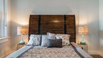 Desk, iron/ironing board, WiFi, bed sheets