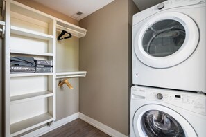 Interior - Industrial Flat - EJ Thomas Factory - Short North (Columbus)