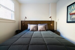 1 bedroom, desk, iron/ironing board, travel cot - The Short North Retreat III - Free Private Parking (Columbus)