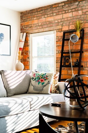 TV - The Short North Retreat III - Free Private Parking (Columbus)