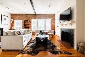 TV - The Short North Retreat III - Free Private Parking (Columbus)