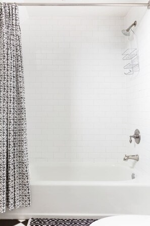 Hair dryer - Eclectic Carriage House in a Vibrant Neighborhood (Columbus)
