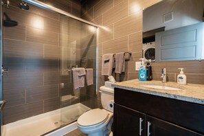Hair dryer, towels - Short North Industrial  Loft - Free Parking! (Columbus)