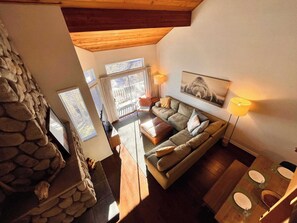 TV, fireplace - Beautifully Decorated Ski Condo with Mtn Views (Mammoth Lakes)