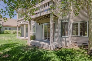 Exterior - Beautifully Decorated Ski Condo with Mtn Views (Mammoth Lakes)