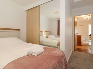 3 quartos, individualmente decorados, individualmente mobiliados