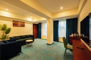 Kahden hengen luksushuone, kaupunkinäköala | Oleskelualue