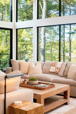 Living area - Top Rated Muskoka - Sauna • Fireplace • Chef Kitchen (Gravenhurst)