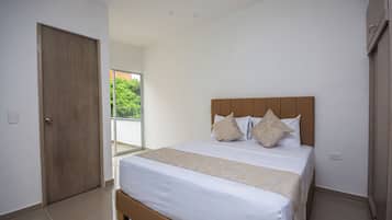 Junior Studio Suite, Balcony, City View | Free WiFi, bed sheets