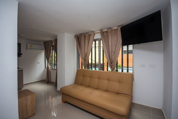 Estudio superior, vistas a la ciudad | Wifi gratis y ropa de cama