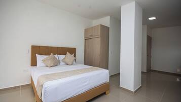 Junior-studiosviitti, parveke, kaupunkinäköala | Ilmainen Wi-Fi, vuodevaatteet