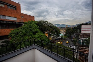 City view from property - Apartahotel Ces (Medellin)
