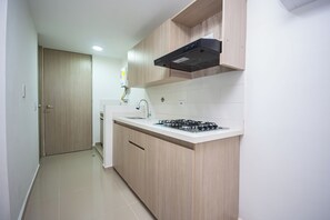 Stovetop, dishwasher, cookware/dishes/utensils - Apartahotel Ceo (Medellin)