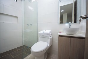 Bathroom - Apartahotel Ces (Medellin)