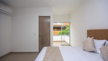 Junior Studio Suite, Balcony, City View | Free WiFi, bed sheets