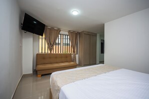 Superior Studio, City View | Free WiFi, bed sheets - Apartahotel Ces (Medellin)