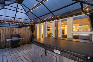 Terrace/patio - Modern Oasis: Private Hot Tub, Fenced Yard, Grill-Serenity by the sea (Panama City Beach)