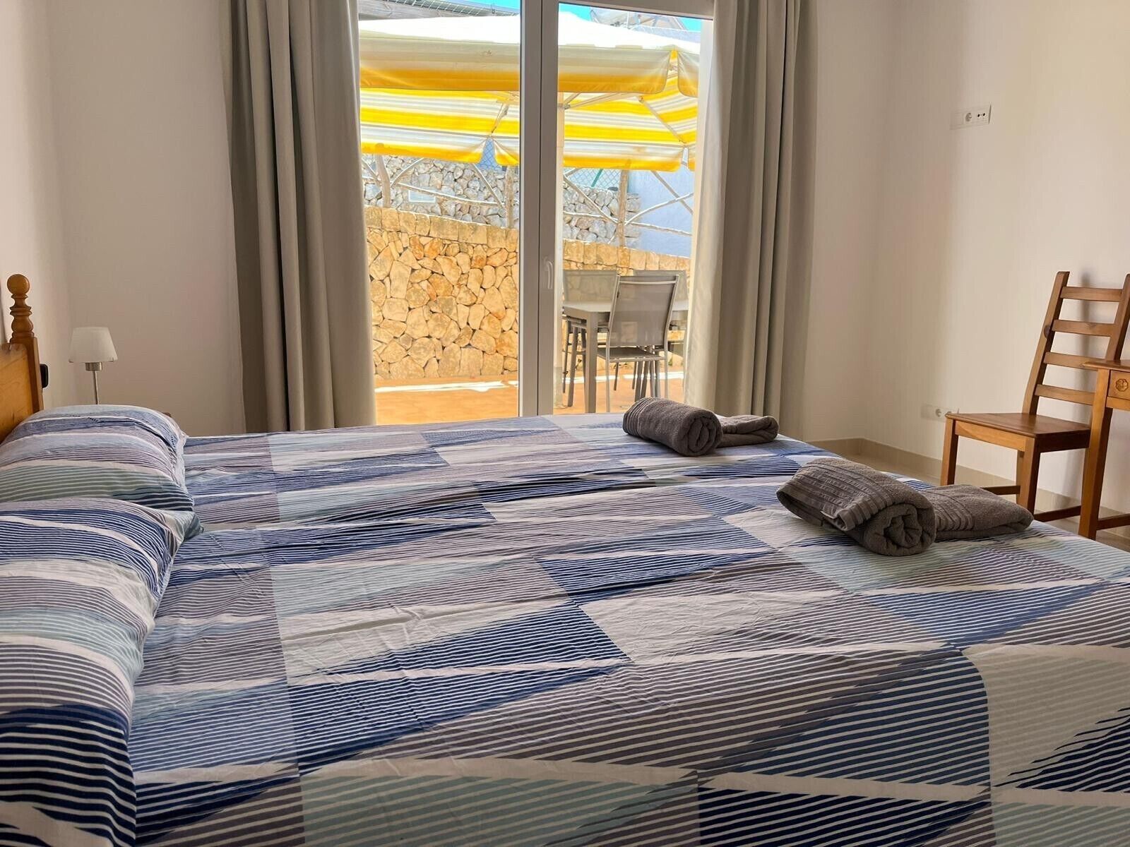 Iron/ironing board, WiFi, bed sheets, wheelchair access