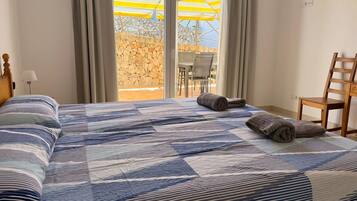 Iron/ironing board, WiFi, bed sheets, wheelchair access