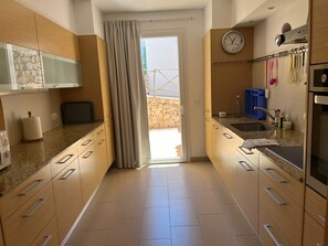 Frigorífic, forn, placa de cuina i rentaplats 