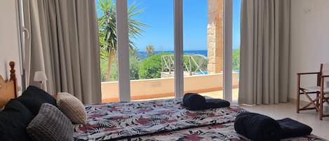 Iron/ironing board, WiFi, bed sheets, wheelchair access