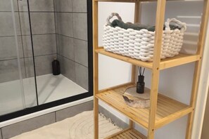 Hair dryer, towels, soap, toilet paper - Cosy & New - Ideally located near Paris and Orly (Chevilly-Larue)