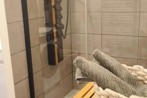 Hair dryer, towels, soap, toilet paper - Cosy & New - Ideally located near Paris and Orly (Chevilly-Larue)