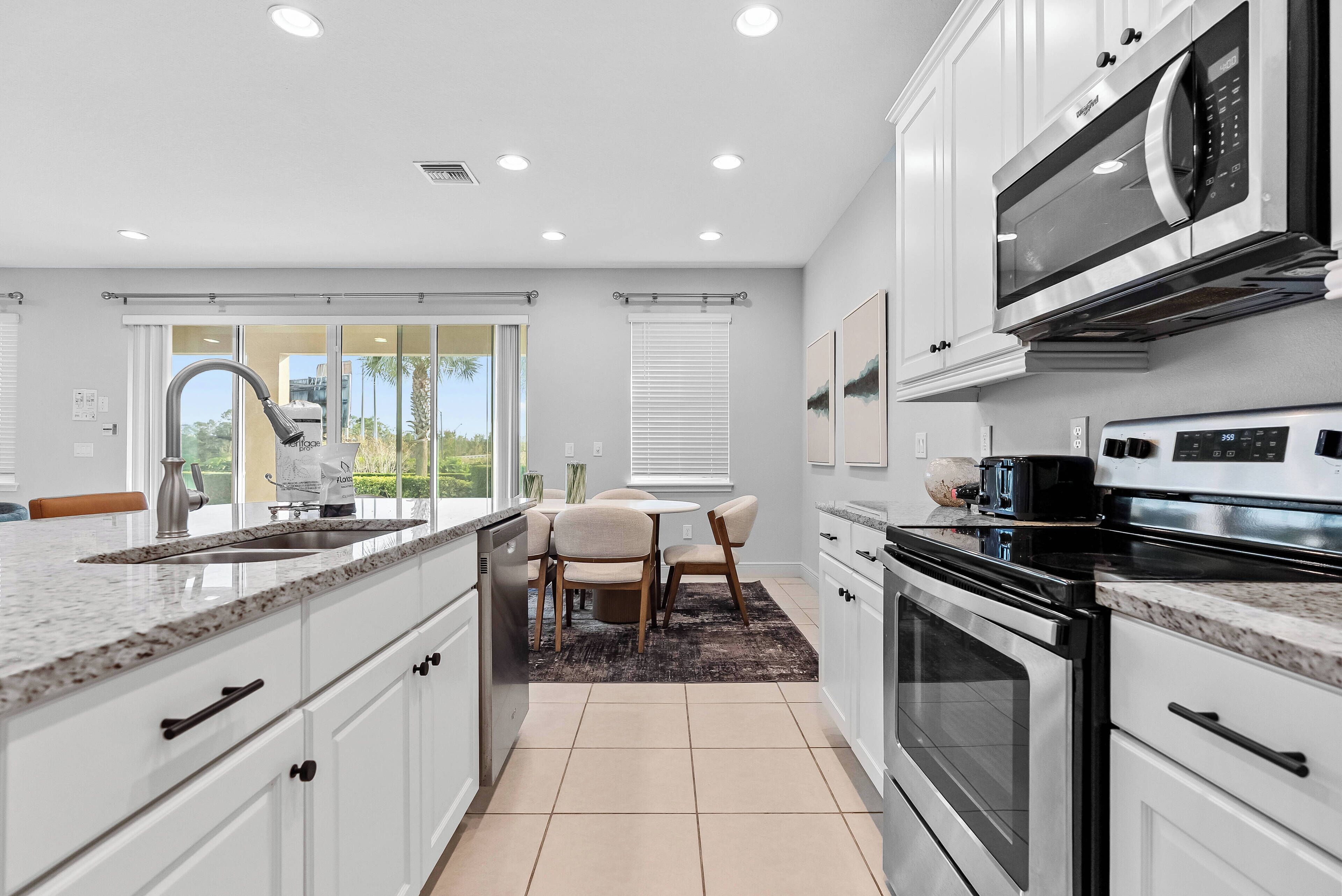 冰箱、微波炉、烤箱、炉灶