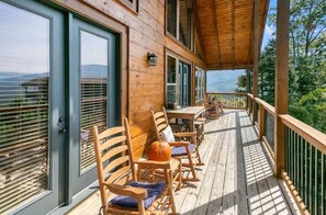 Property grounds - Discover the perfect Gatlinburg getaway at Picadilly Perch! (Gatlinburg)