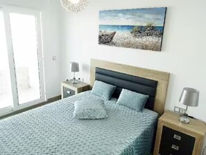 5 bedrooms, desk, iron/ironing board, free WiFi