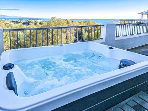 Spacious 4 Bedroom Townhouse in Bahia de Casares