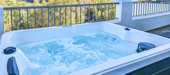 Spacious 4 Bedroom Townhouse in Bahia de Casares